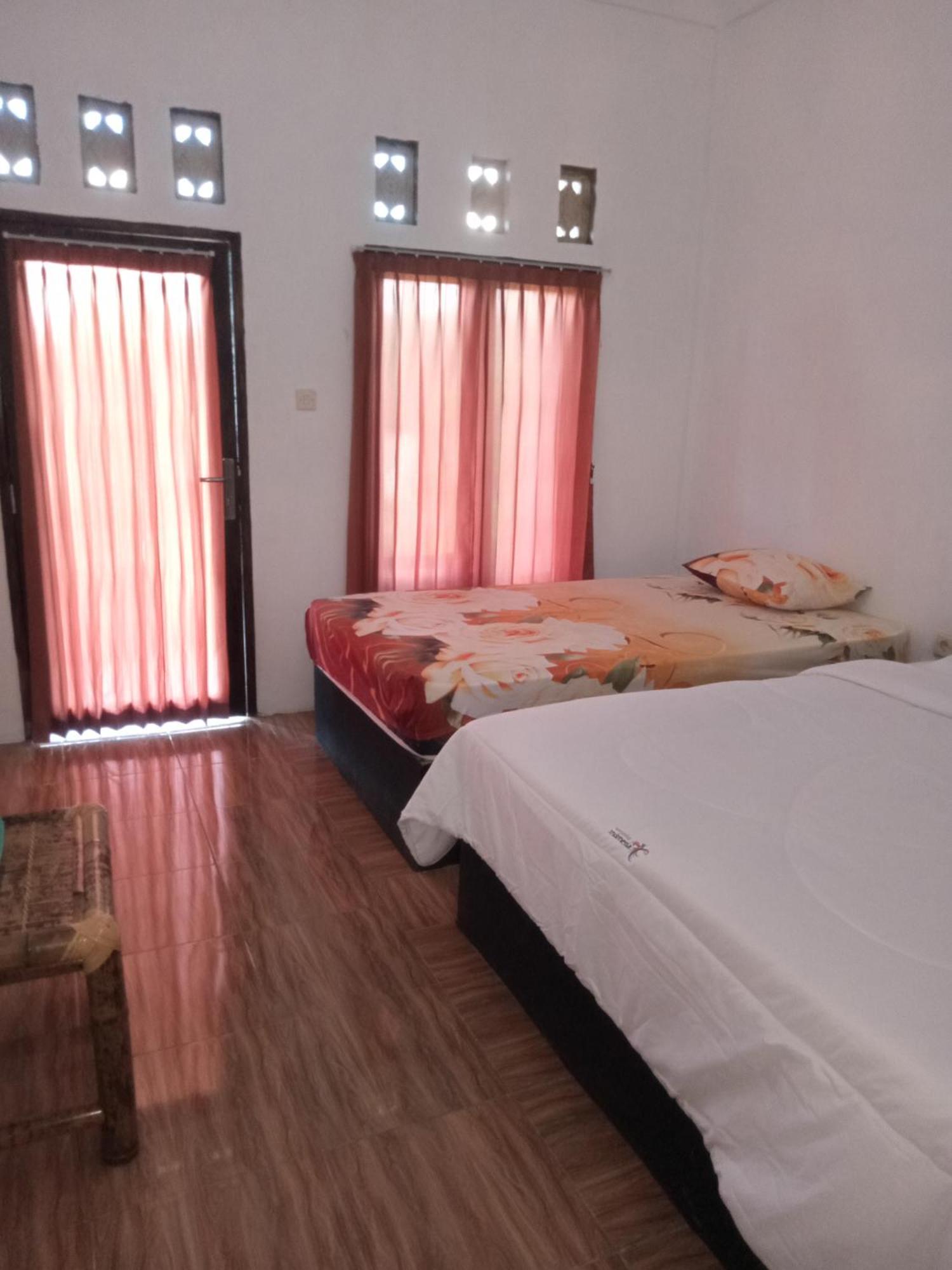 Ramdan Homestay Kuta  Стая снимка